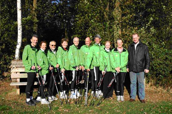 Foto van de trainers en begeleiders van het Nordic Walken van het eerste uur